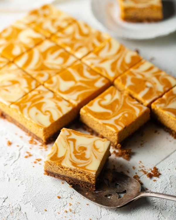 Pumpkin cheesecake bars